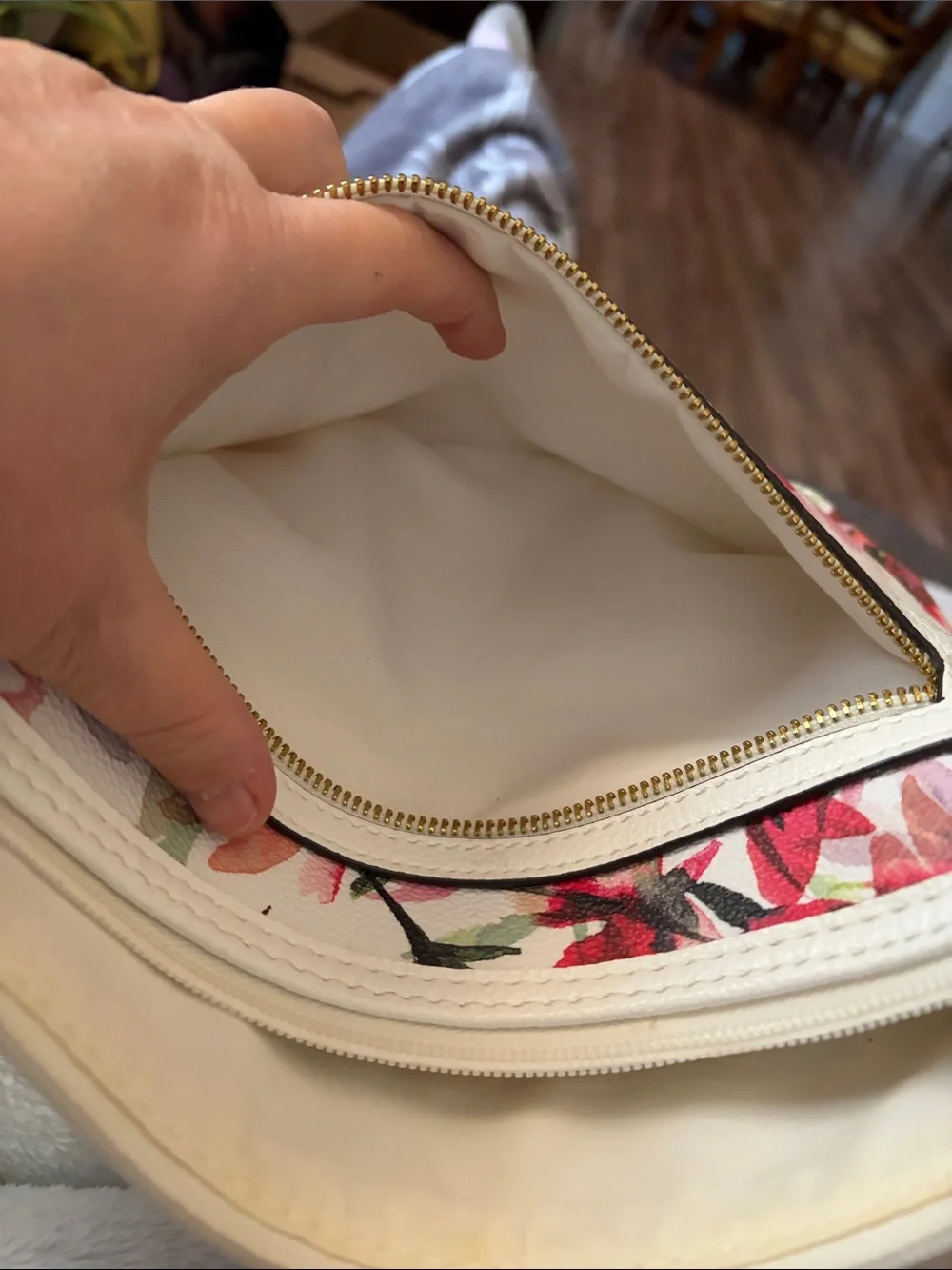 Liz Claiborne White Floral Shoulder Bag with Pink & Red Flowers